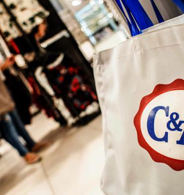 Cliente C&A pode retirar produto comprado pela internet em loja física em até 3 horas