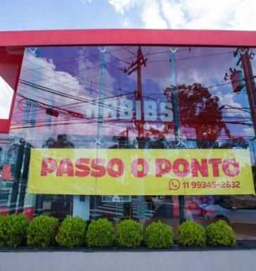 Habib’s cria mistério nas redes sociais com faixa de “passo o ponto”