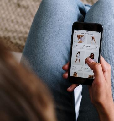 Pesquisa aponta que brasileiro vai às compras pelo celular no natal