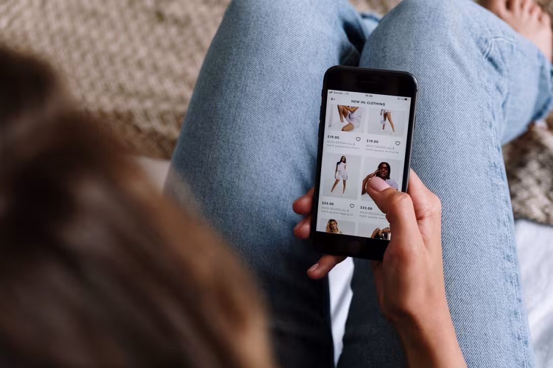 Maioria das compras online do Dia dos Namorados foi feita por smartphones, avalia Criteo